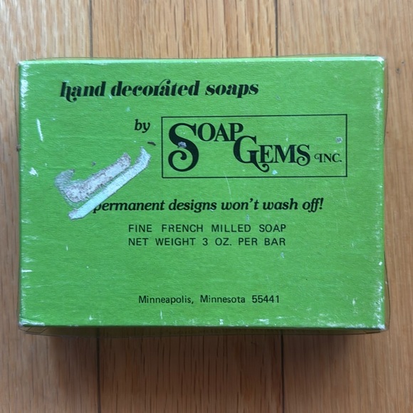 French Milled Soap by Soap Gems floral design - Picture 2 of 4